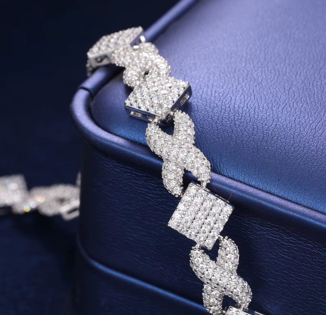 VVS Moissanite Square Infinity Link