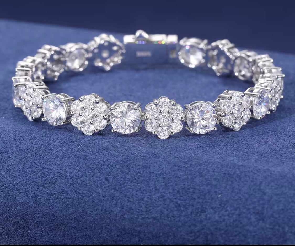 10mm S925 Sterling Silver Cluster Flower VVS1 Moissanite Tennis Bracelet