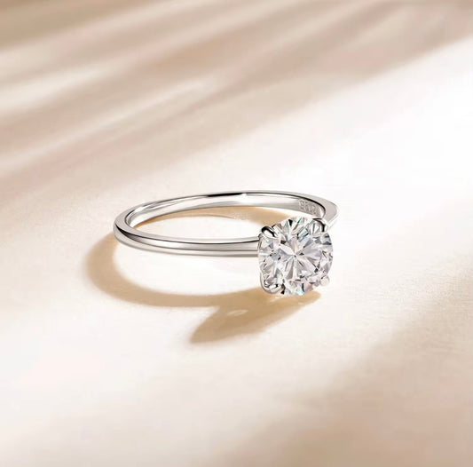 Round Cut 1.5ct Moissanite Ring
